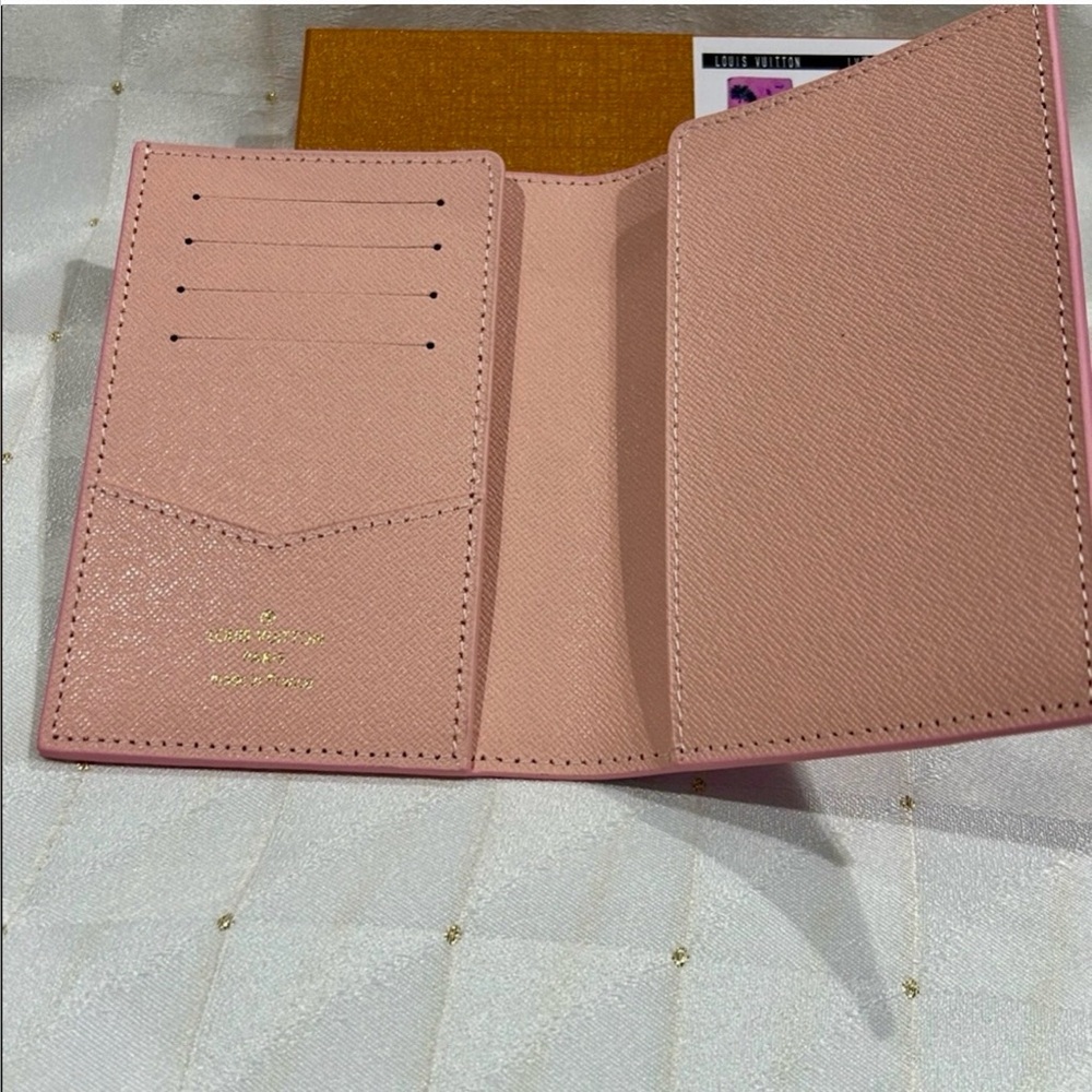 PASSPORT: Pink w/Green Palm Trees & Monogram, NIB - Picture 4 of 11